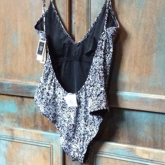 Volcom henna spirit one piece NWT - Picture 4 of 6